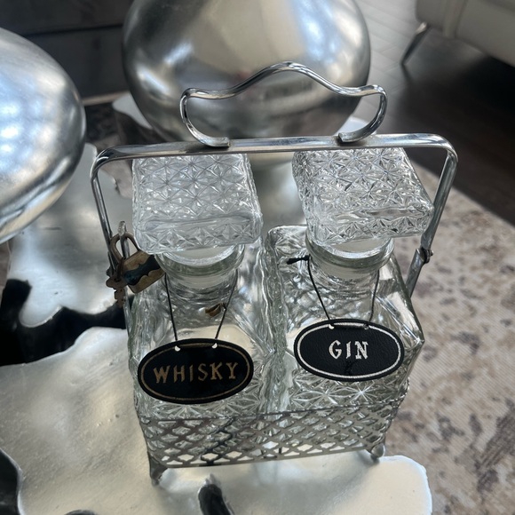 Vintage MCM whiskey, gin bar caddy, set with lock and key your not ordinary - Picture 3 of 14